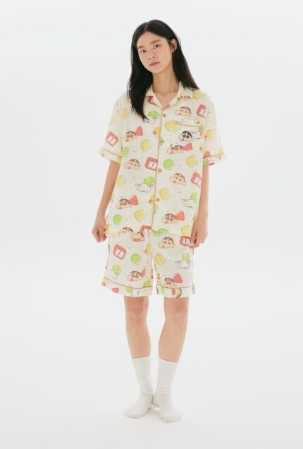 [Crayon Shin-chan] Shin-chan Sleeping Soundly in Short-Sleeve Pajamas (IVORY)