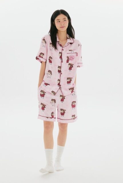 [Crayon Shin-chan] Shin-chan Sleeping Soundly in Short-Sleeve Pajamas (PINK)
